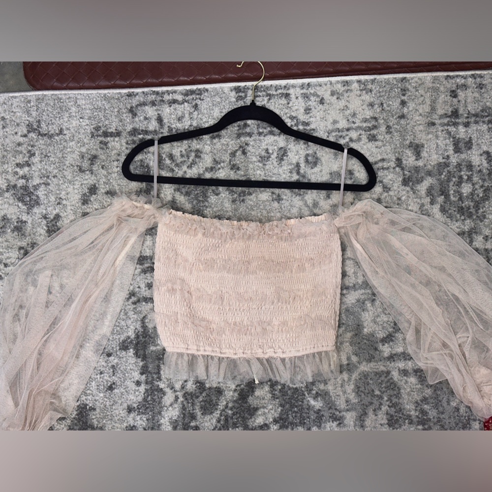 American Threads Nude/Beige/Cream Top Size Small